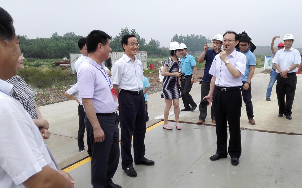 镇江市人大市政府领导一行视察京江校区建设情况